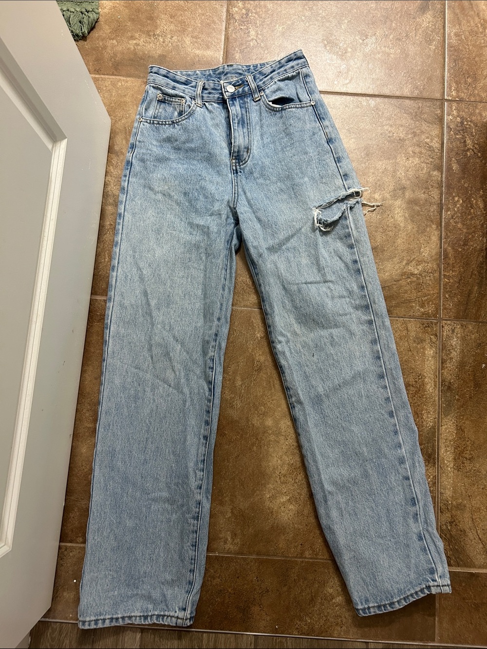 GREY LAB Light Wash Straight-Leg Jeans with Distressed Thigh